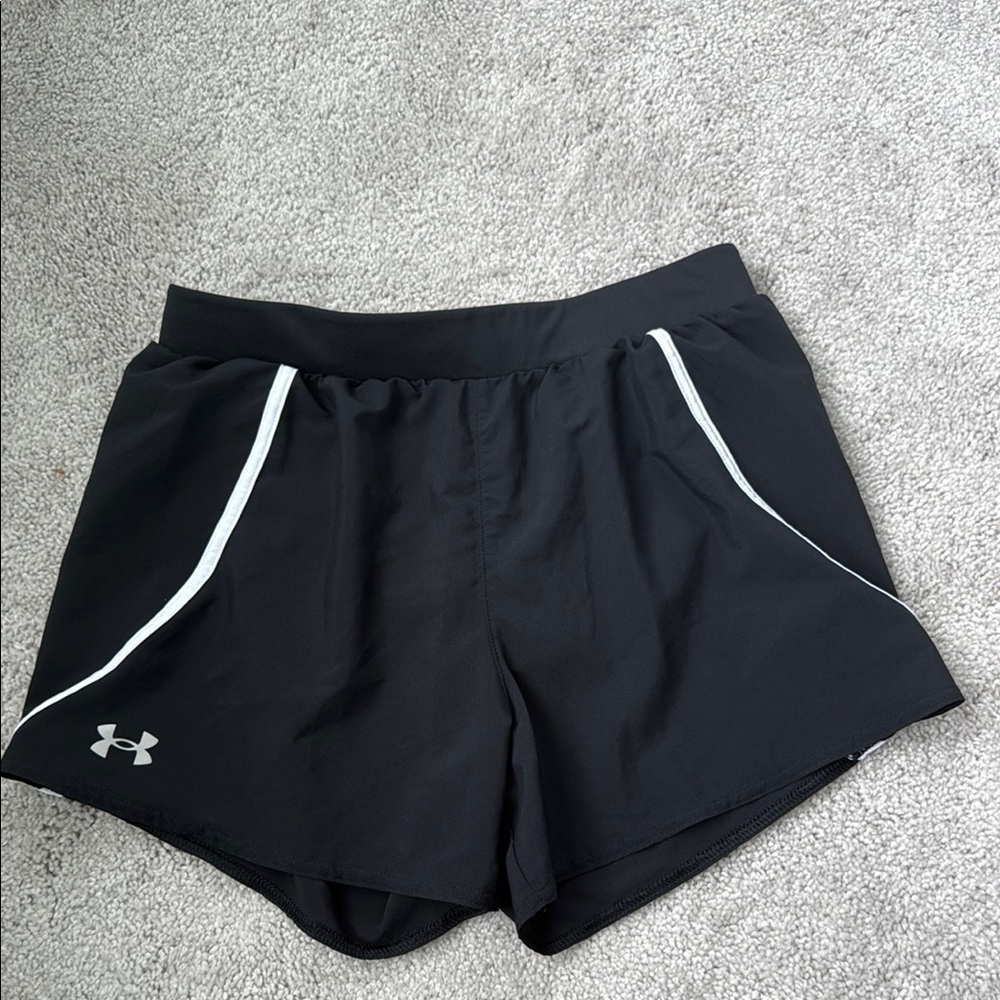Under Armour Women's Loose Heatgear Black Shorts size S